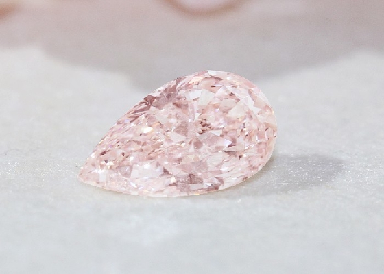 حجم كبير يتوهم الوردي CVD صنع الإنسان الماس الاصطناعي 3.74ct شكل كمثرى